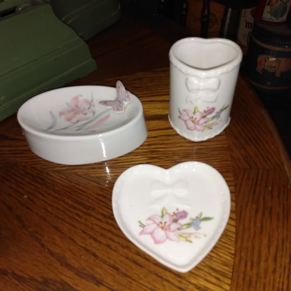 3 Piece Vintage Floral Butterfly Bathroom Set